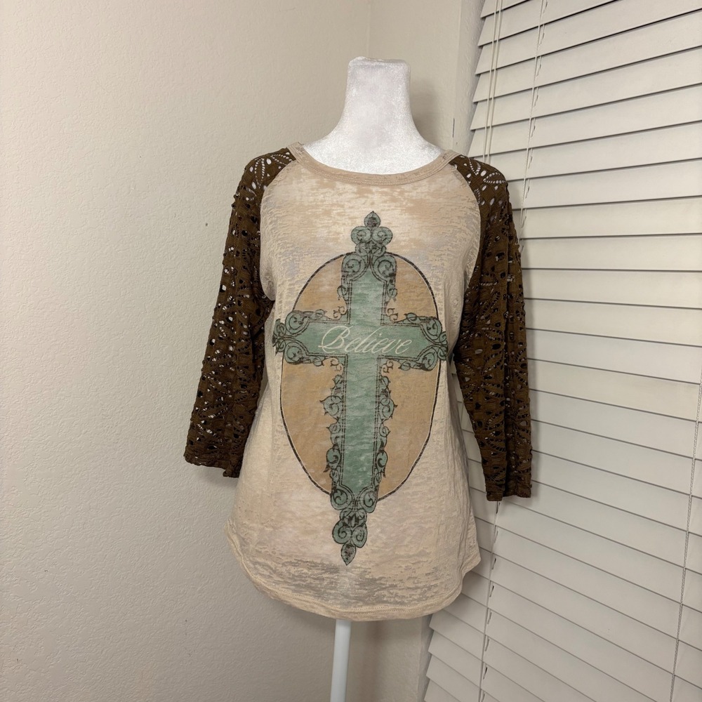 Southern Grace Women Brown Eyelet Lace Believe Cross Burnout Raglan Top Small